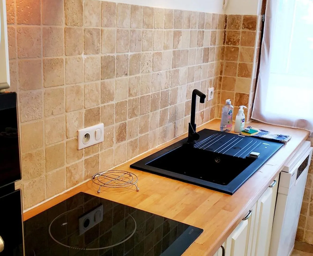 Suite From 1 To 6 - Bathtubs In Rooms - Air Conditioned Residential Appartement - Wifi - Kitchen - Laundry - Parking France