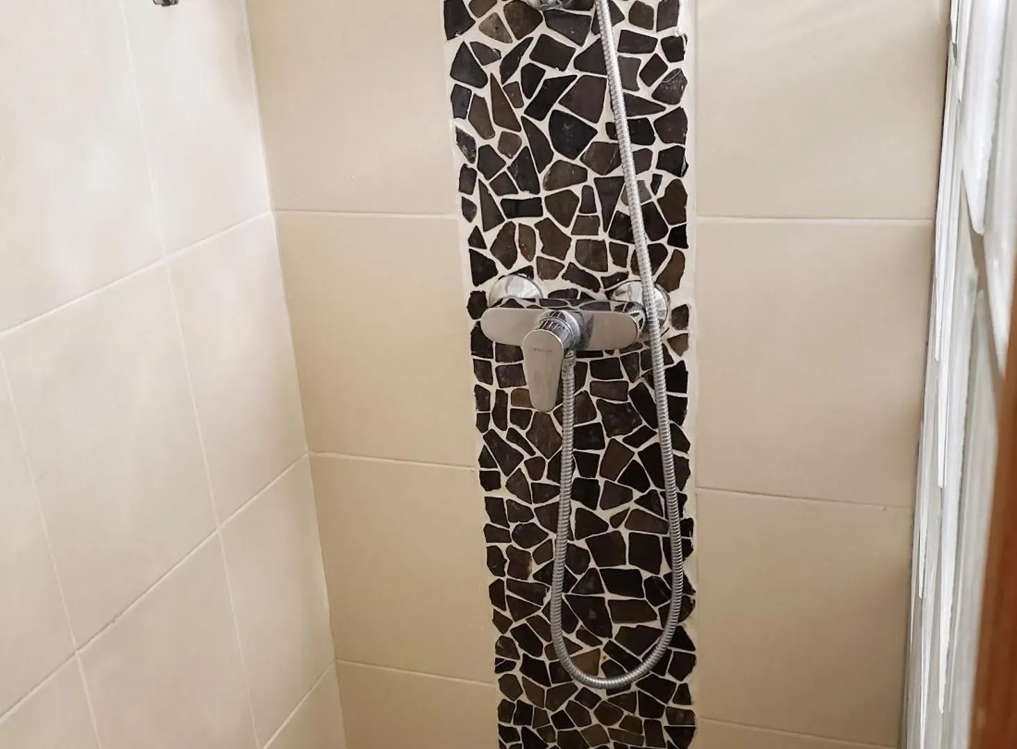 Apartment Suite From 1 To 6 - Bathtubs In Rooms - Air Conditioned Residential Appartement - Wifi - Kitchen - Laundry - Parking