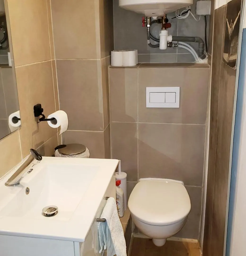Suite From 1 To 6 - Bathtubs In Rooms - Air Conditioned Residential Appartement - Wifi - Kitchen - Laundry - Parking