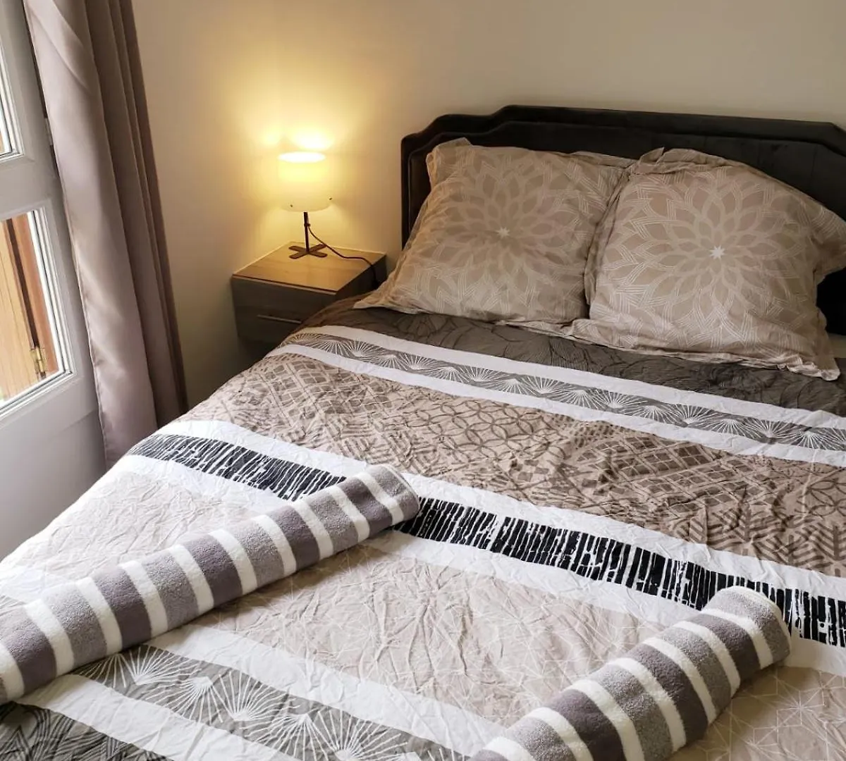 Suite From 1 To 6 - Bathtubs In Rooms - Air Conditioned Residential Appartement - Wifi - Kitchen - Laundry - Parking Apartment