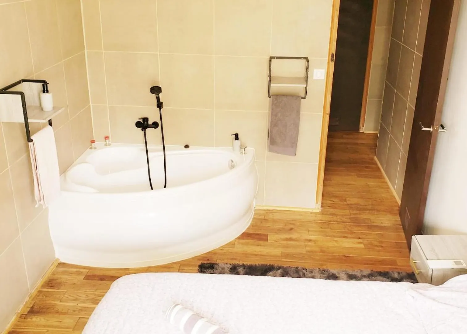 Suite From 1 To 6 - Bathtubs In Rooms - Air Conditioned Residential Appartement - Wifi - Kitchen - Laundry - Parking 0*, Avignon France