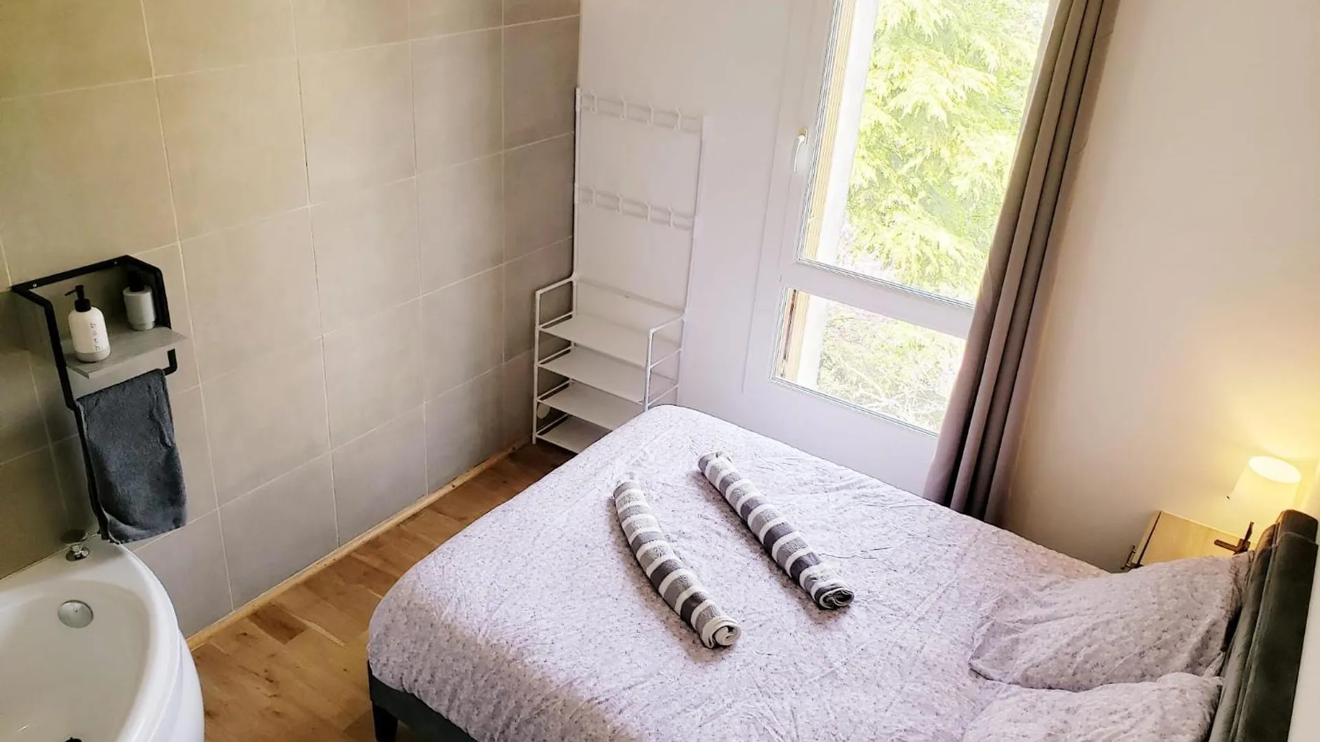 Suite From 1 To 6 - Bathtubs In Rooms - Air Conditioned Residential Appartement - Wifi - Kitchen - Laundry - Parking 0*, Avignon