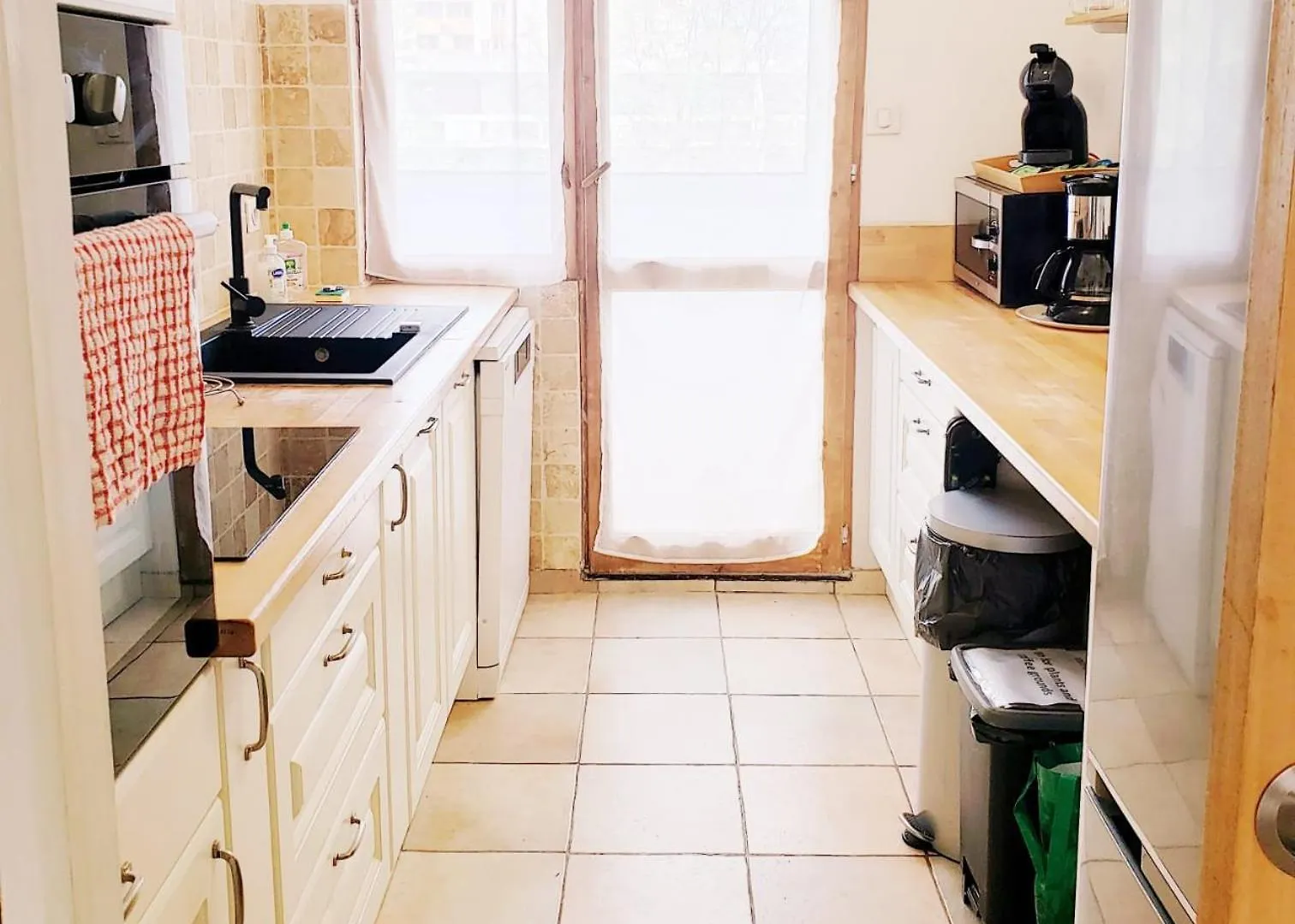Suite From 1 To 6 - Bathtubs In Rooms - Air Conditioned Residential Appartement - Wifi - Kitchen - Laundry - Parking 0*, Avignon France