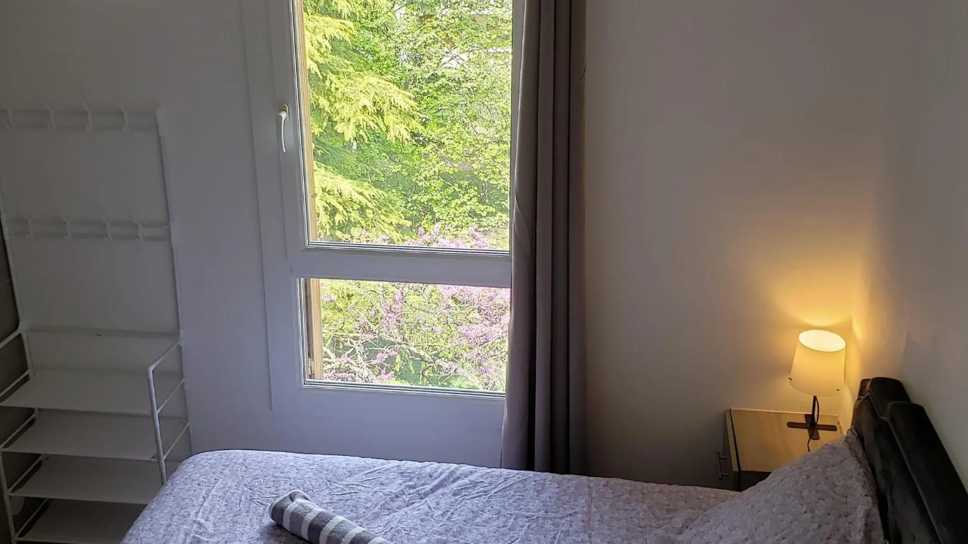 Apartment Suite From 1 To 6 - Bathtubs In Rooms - Air Conditioned Residential Appartement - Wifi - Kitchen - Laundry - Parking France
