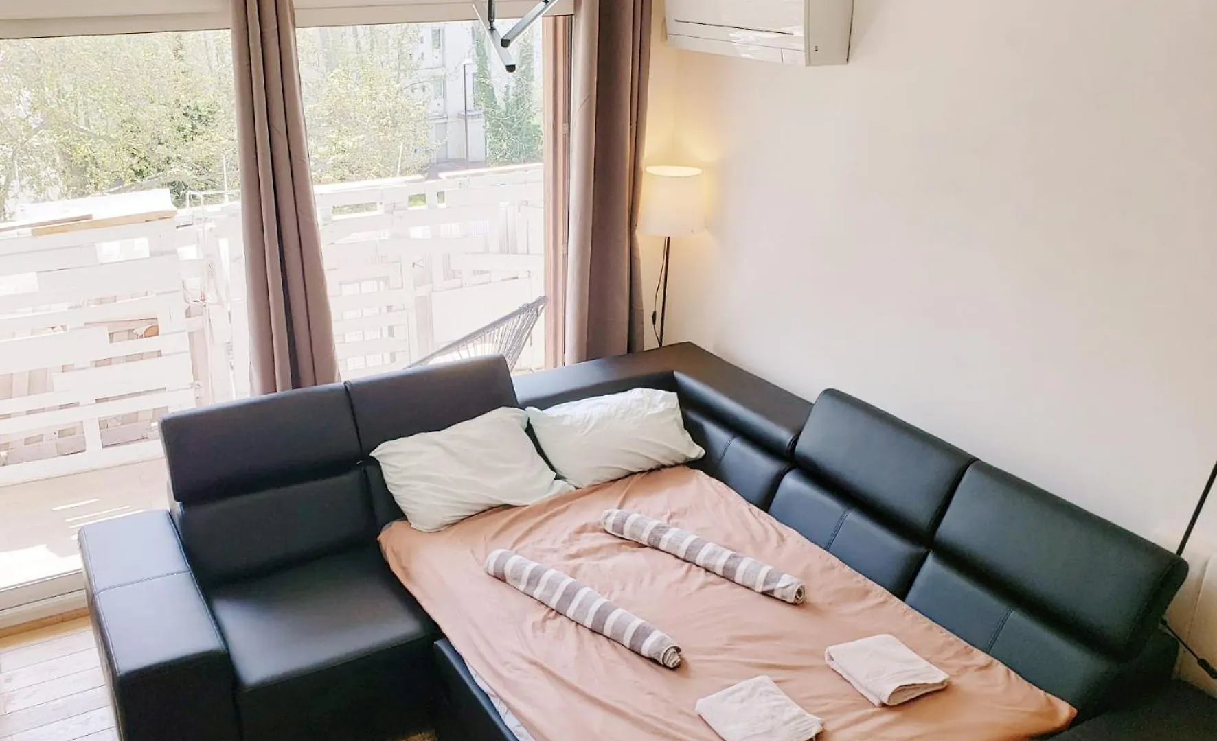 Apartment Suite From 1 To 6 - Bathtubs In Rooms - Air Conditioned Residential Appartement - Wifi - Kitchen - Laundry - Parking