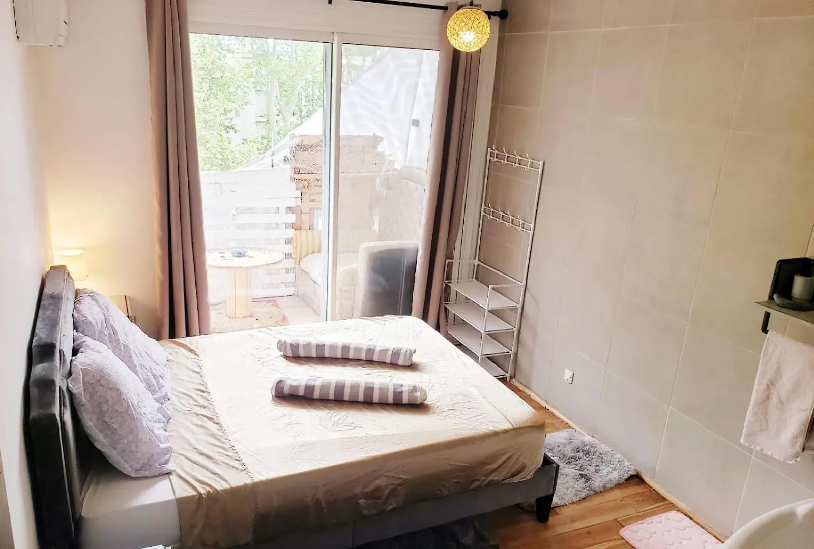 Suite From 1 To 6 - Bathtubs In Rooms - Air Conditioned Residential Appartement - Wifi - Kitchen - Laundry - Parking Apartment Avignon