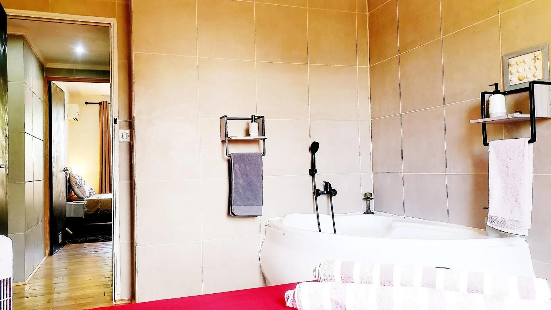 Suite Bathtubs 1 To 6 - Air-Conditioned - Self-Arrival Avinhão França